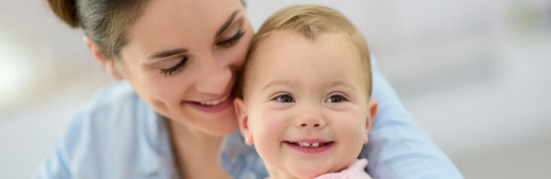 petite fille et nounou