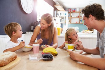 petit déjeuné en famille avant la rentrée des classes